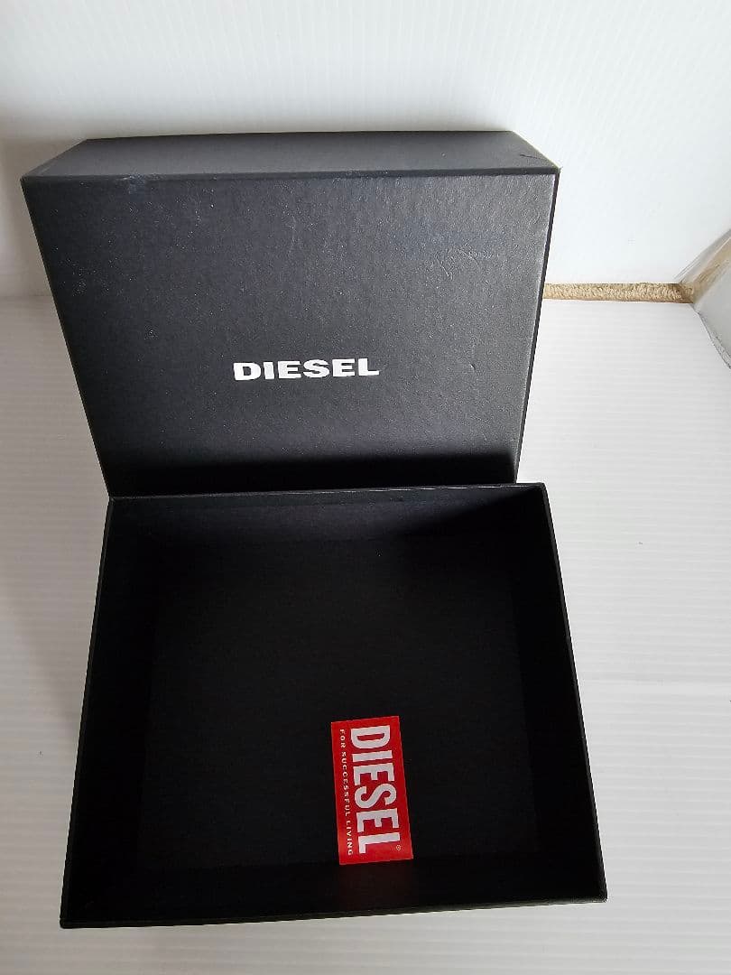 DIESEL ディーゼル　二つ折り財布肩掛け(外せます)財布 箱有りデニムレザー