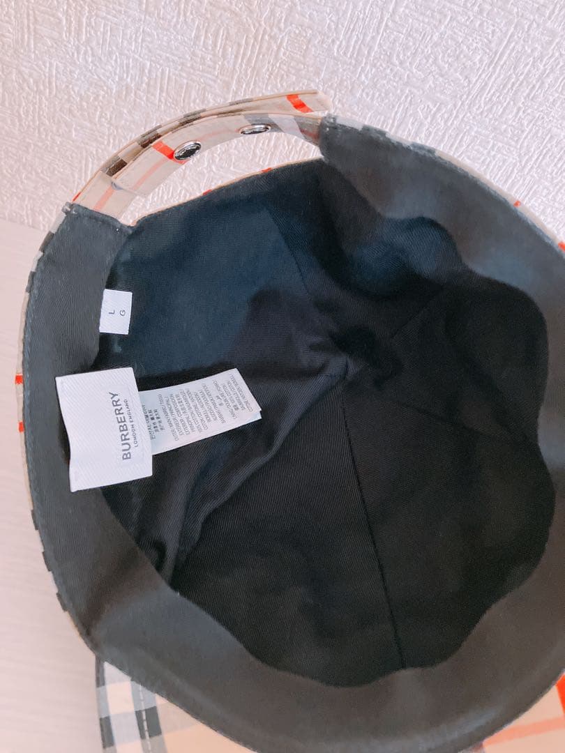 正規品　Burberryのチェック柄ベースボールキャップ、Bロゴ付き