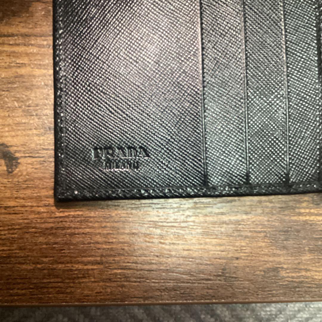 極美品 プラダ 三つ折り財布 三角ロゴ サフィアーノレザー ユニセックス 黒