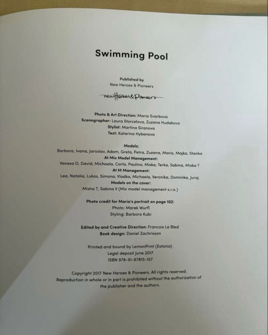 アート・デザイン・音楽 Swimming Pool Maria Savarbova