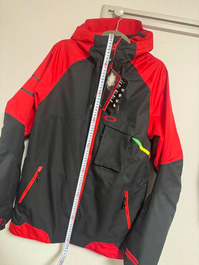 真*ん様 【未使用】OAKLEY スノーボードウェア ジャケット メンズ M(U