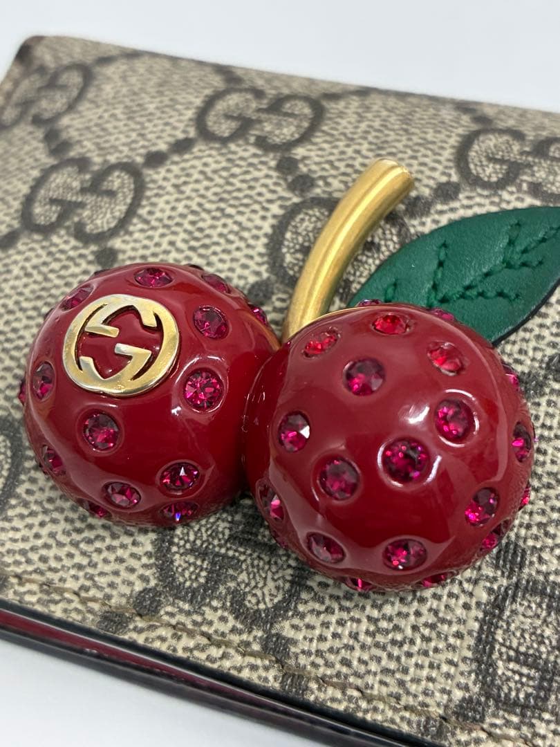 GUCCI グッチ　折り財布　チェリー　さくらんぼ ストーン全部あり