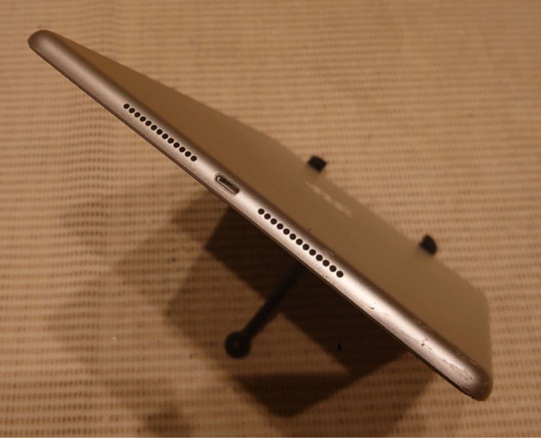 完動品SIMフリー液晶無傷iPad第9世代(A2604)本体64GB 4VW5Q