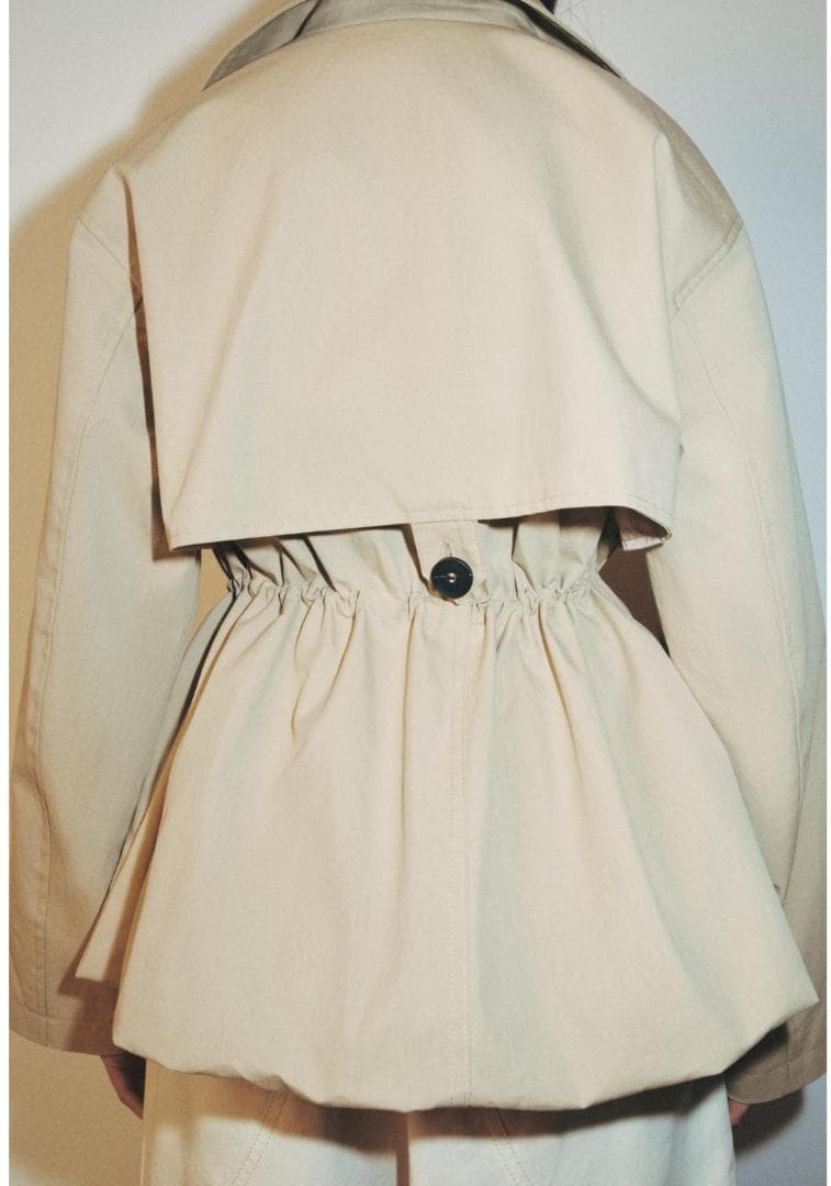 ZARA 調節可能なウエスト ショートトレンチコート タグ付き未使用　XS