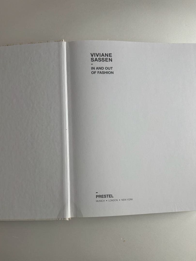 アート・デザイン・音楽 Viviane Sassen: In And Out Of Fashion