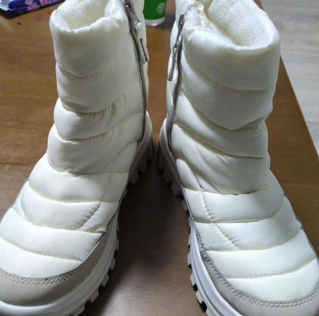 コロンビアスノートロットミッドオムニヒート　白　25.5cm
