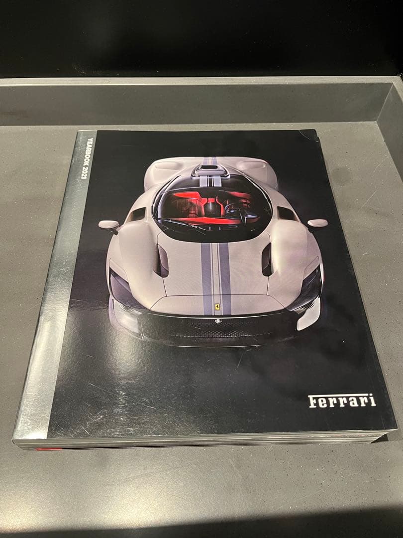 Ferrari CHANEL VUITTON アート本