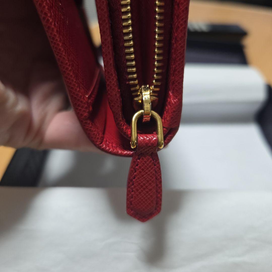 PRADA 赤 レザー 二つ折り財布　サフィアーノ