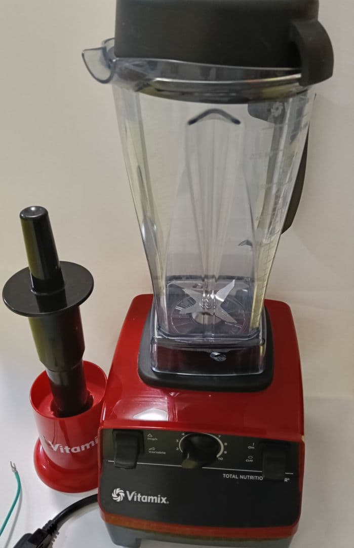 【値下げキャンペーン】＼1台8役／Vitamix ミキサーVM0111レッド美品