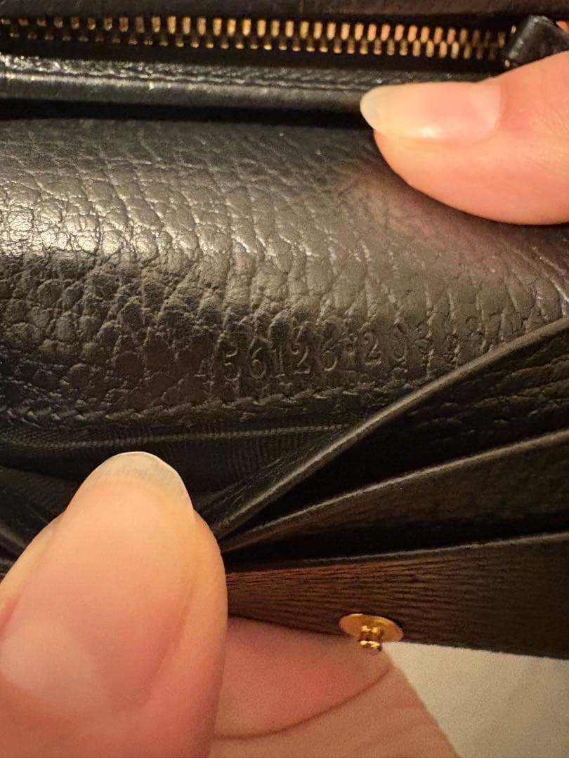 『ちい』『美品』GUCCI 黒 レザー 二つ折り財布 保存袋付き