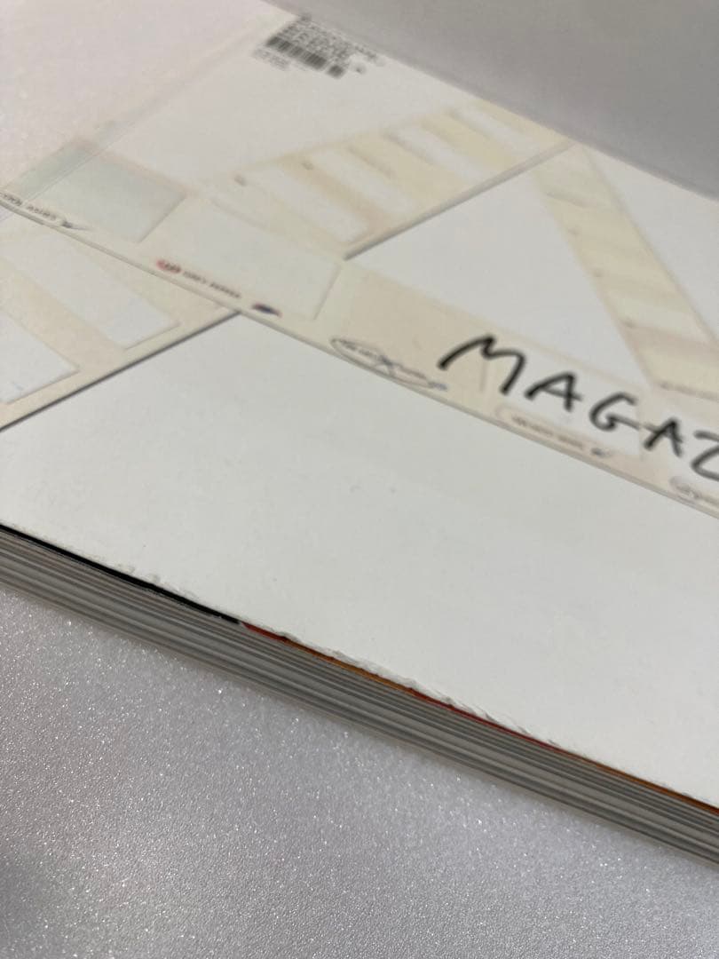 アート・デザイン・音楽 A MAGAZINE CURATED BY MAISON MARGIELA