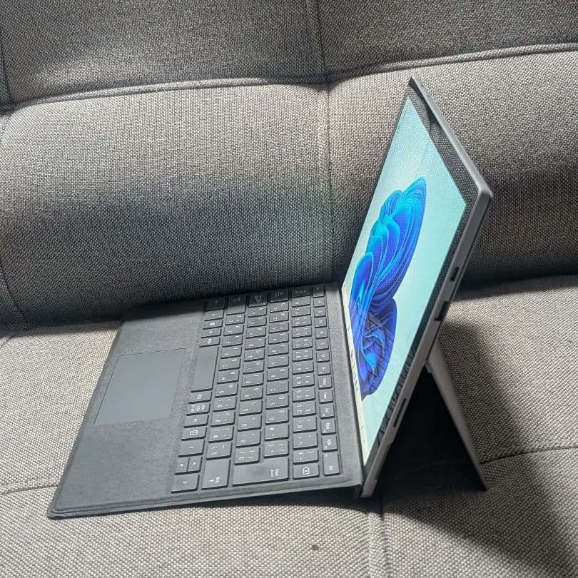 【美品】Surface Pro 7 i5 8GB 128GBタイプカバー付属 b