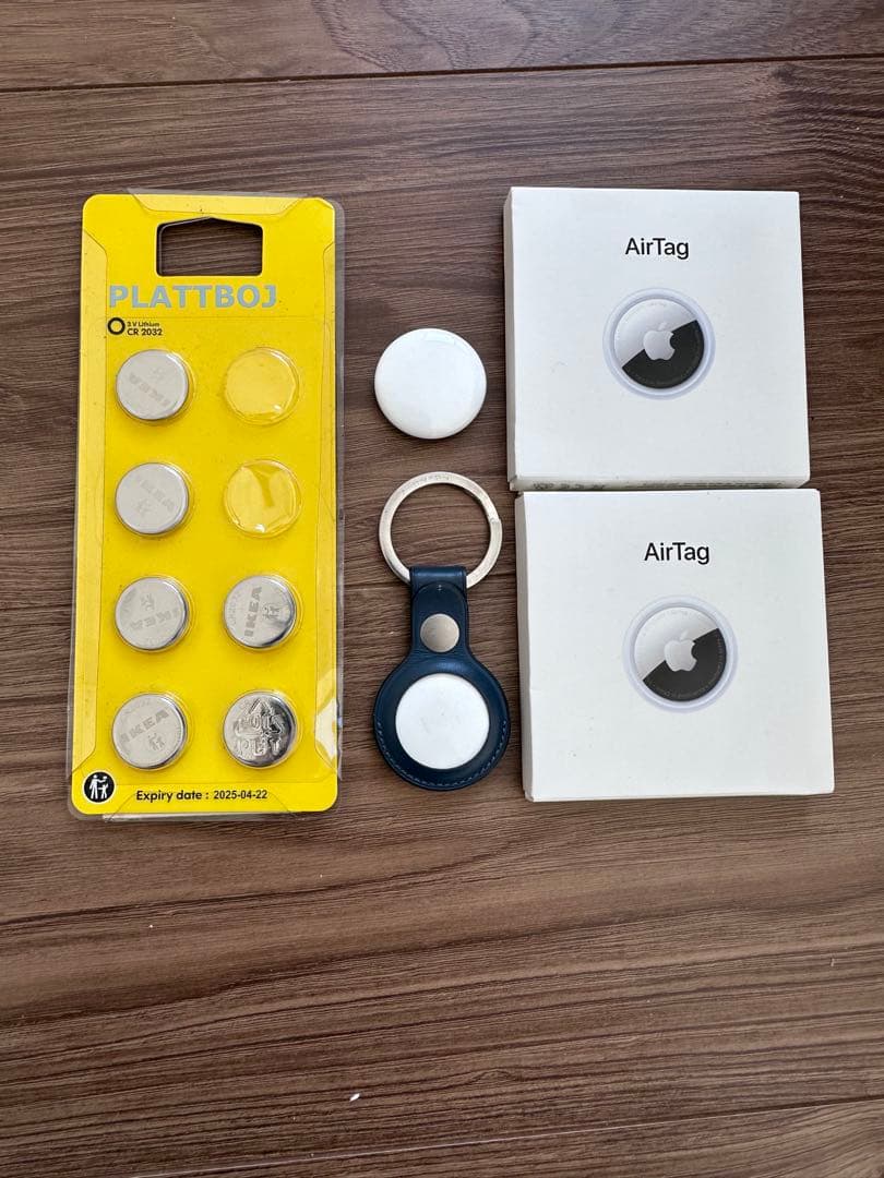 AirTag 2個 セット 純正ケース付き 予備電池4個 目立つキズなし