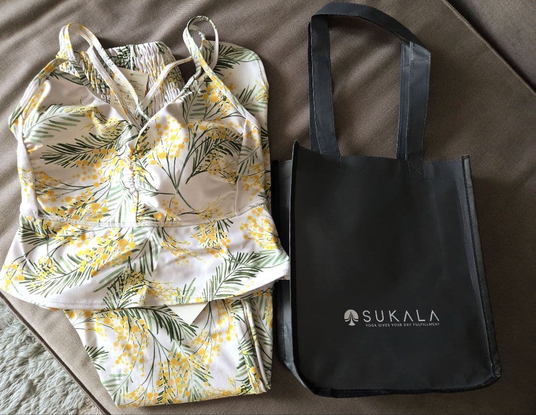 SUKALA 新品　スプリングフラワーフレアブラトップ＆シャーリングレギンス