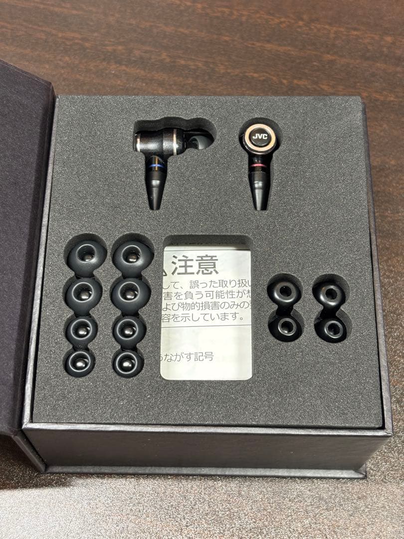 JVC HA-FW01（ウッドドーム 有線イヤホン）