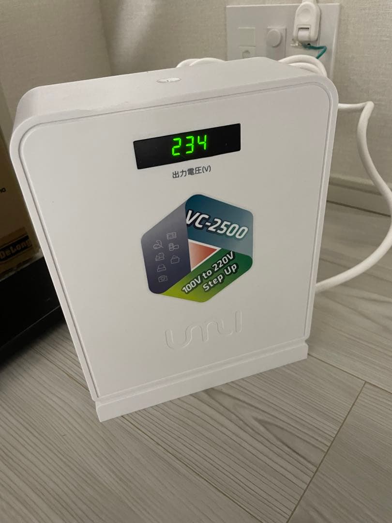 UMIVC VC-2500 ステップアップ変圧器 100V-220V 昇圧機