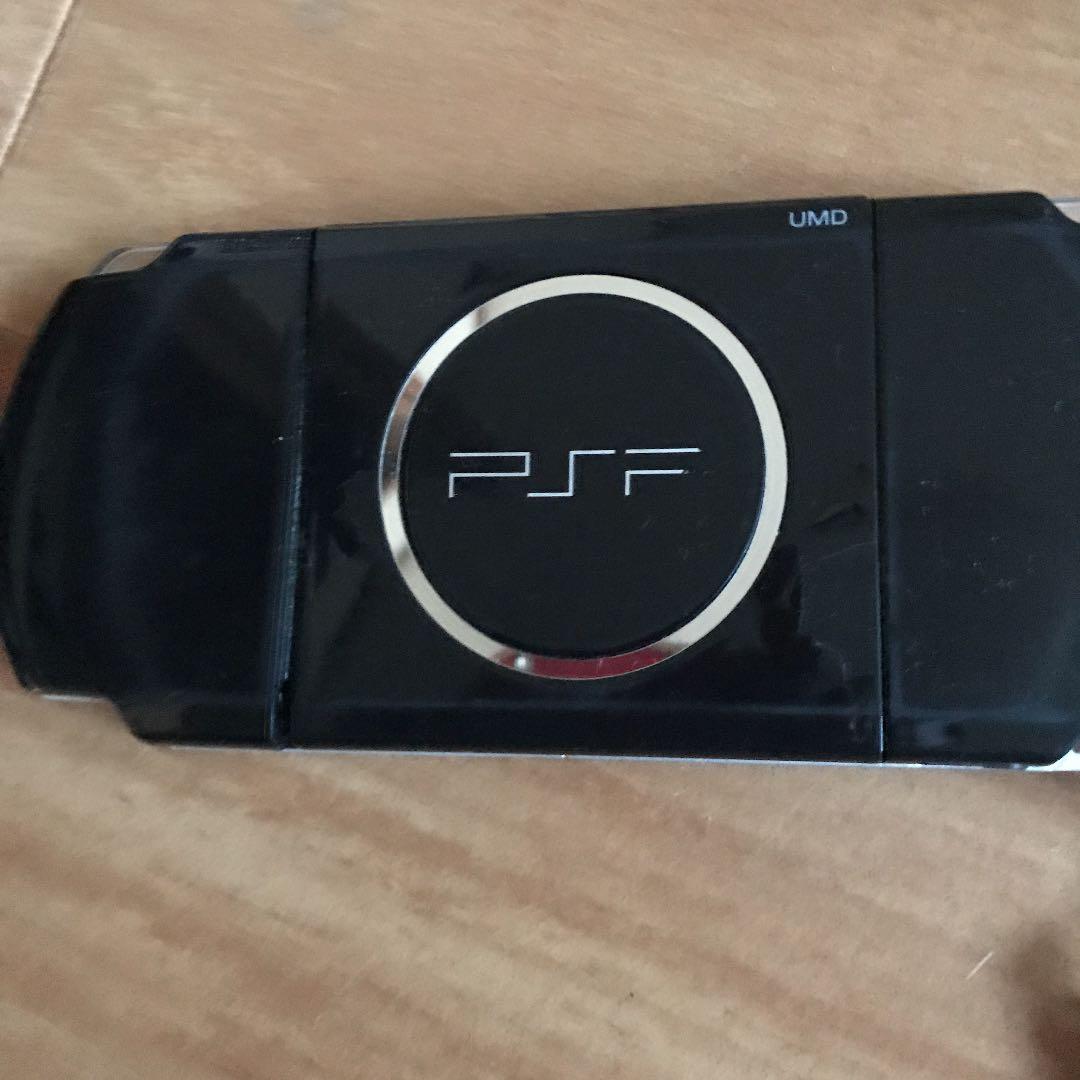 ＰＳＰ本体とケース、ゲームカセット3点セット