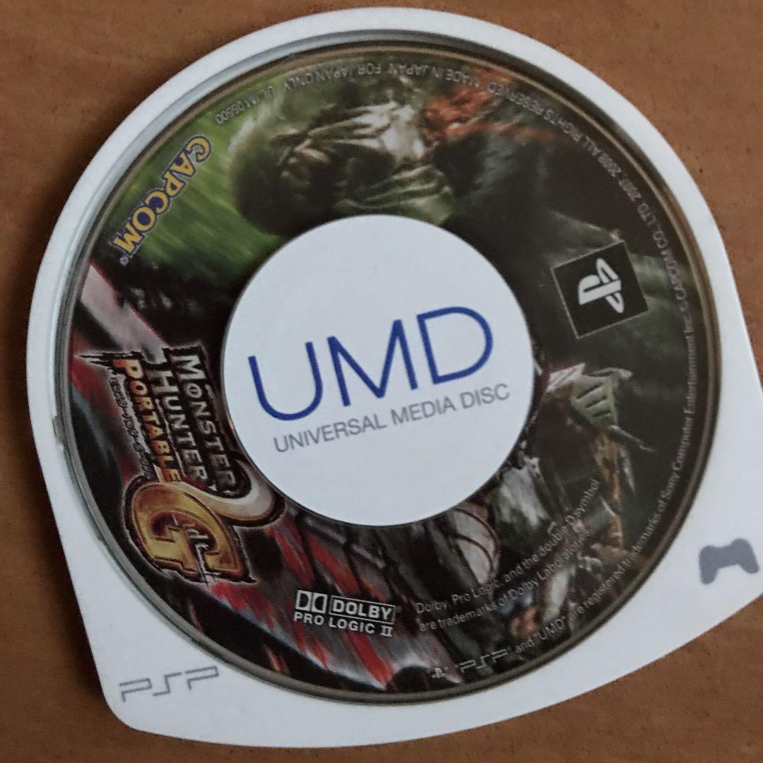 ＰＳＰ本体とケース、ゲームカセット3点セット