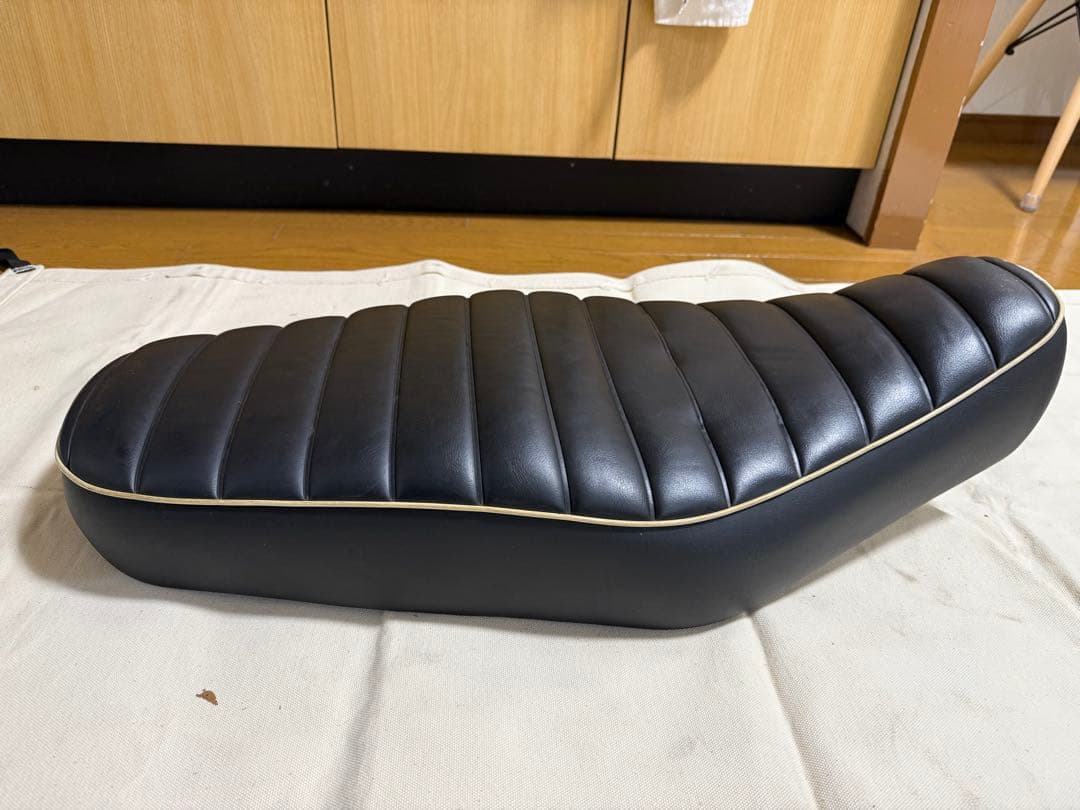 値下げ　Kawasaki W800 2021 純正シート 破れなし