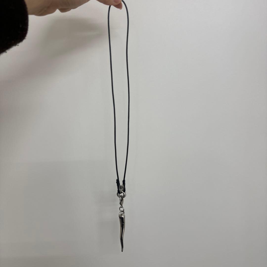 DOLCE & GABBANA シルバーペンダント黒革紐ネックレス コルノ