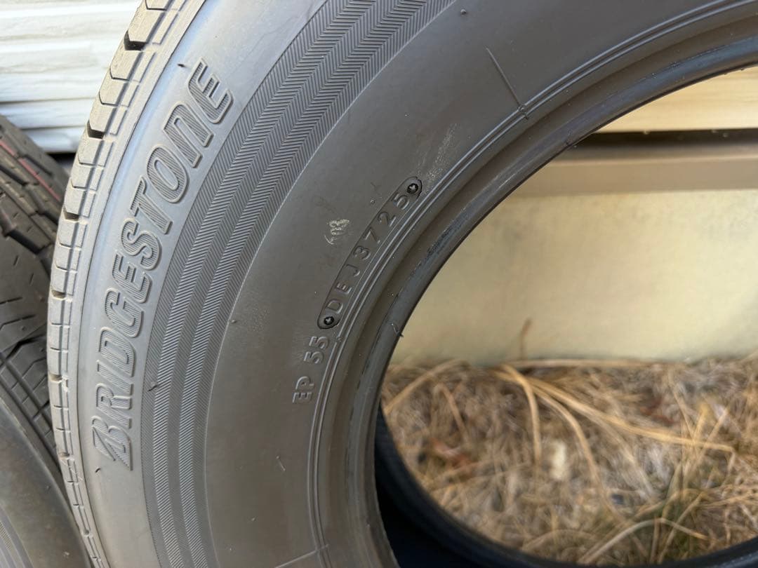 ②ハイエース 新車外し タイヤ 195/80R15 107/105S LT