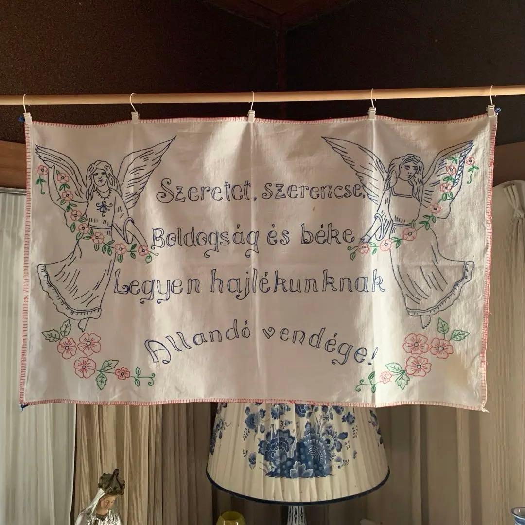 フランスアンティーク　天使2人がブルーの糸で刺繍された素敵な布！仕切りカーテン！