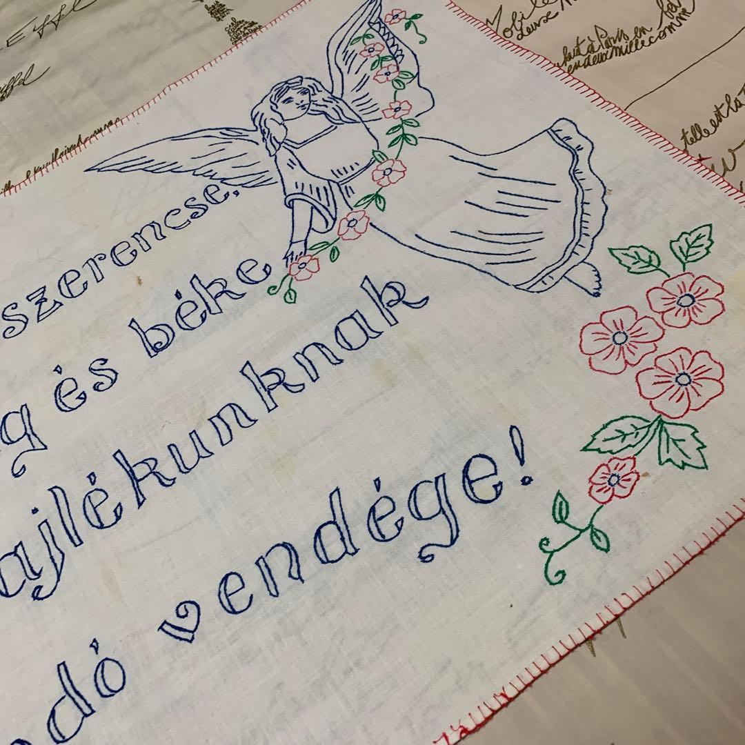 フランスアンティーク　天使2人がブルーの糸で刺繍された素敵な布！仕切りカーテン！
