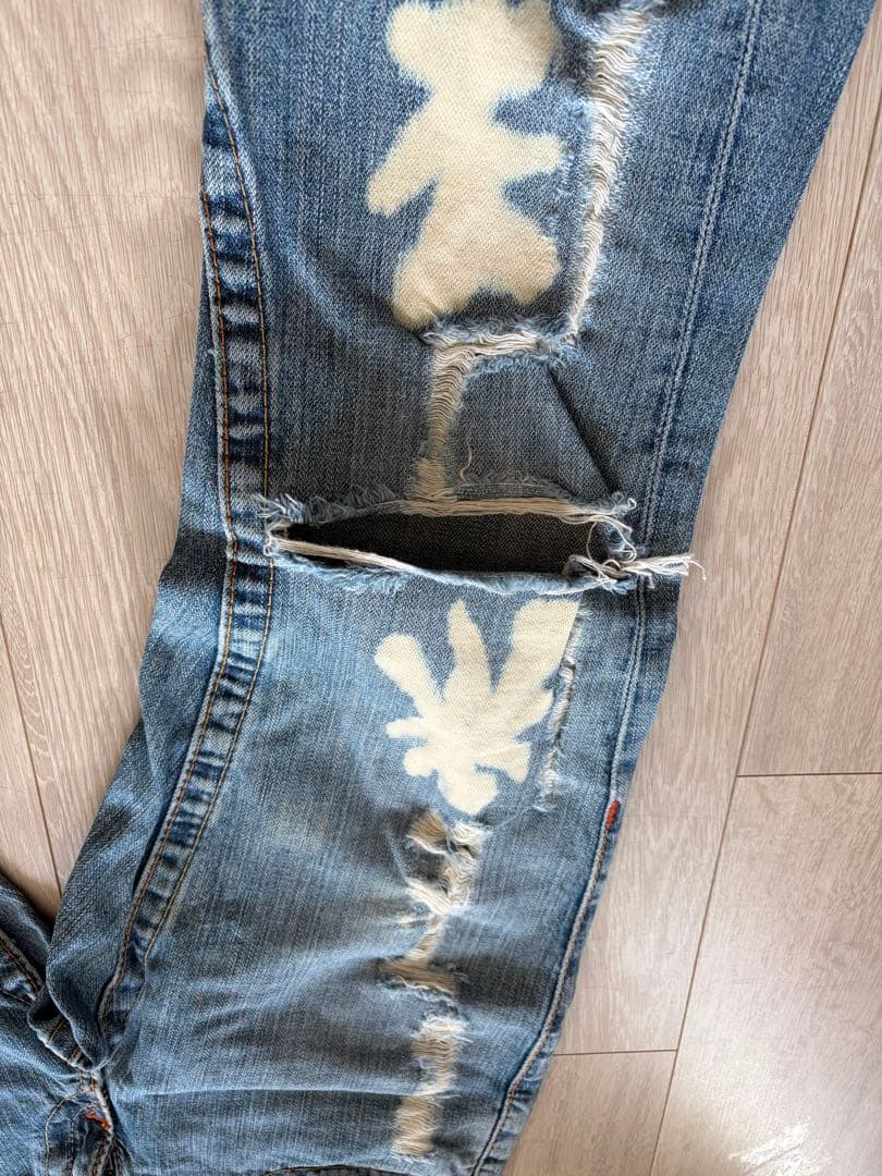 トゥルーレリションデニムダメージパンツ