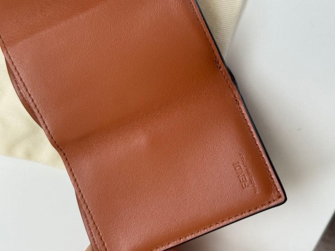 FENDI ブラウンレザー三つ折り財布