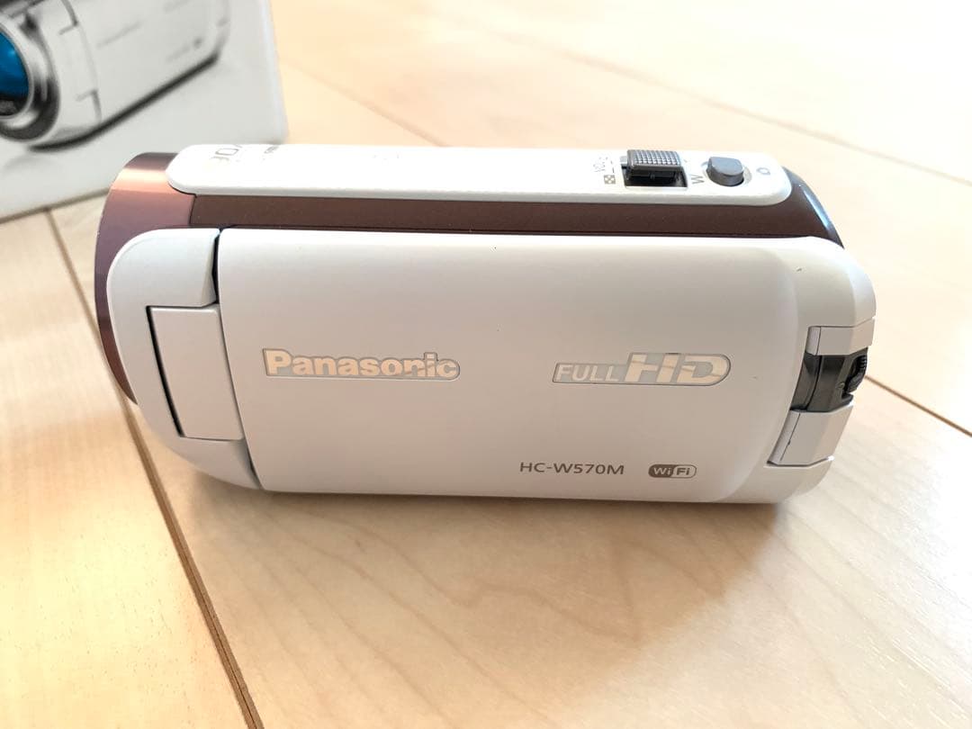 猫*人様 Panasonic HC-W570M ホワイト　純正バッテリー2つ付き