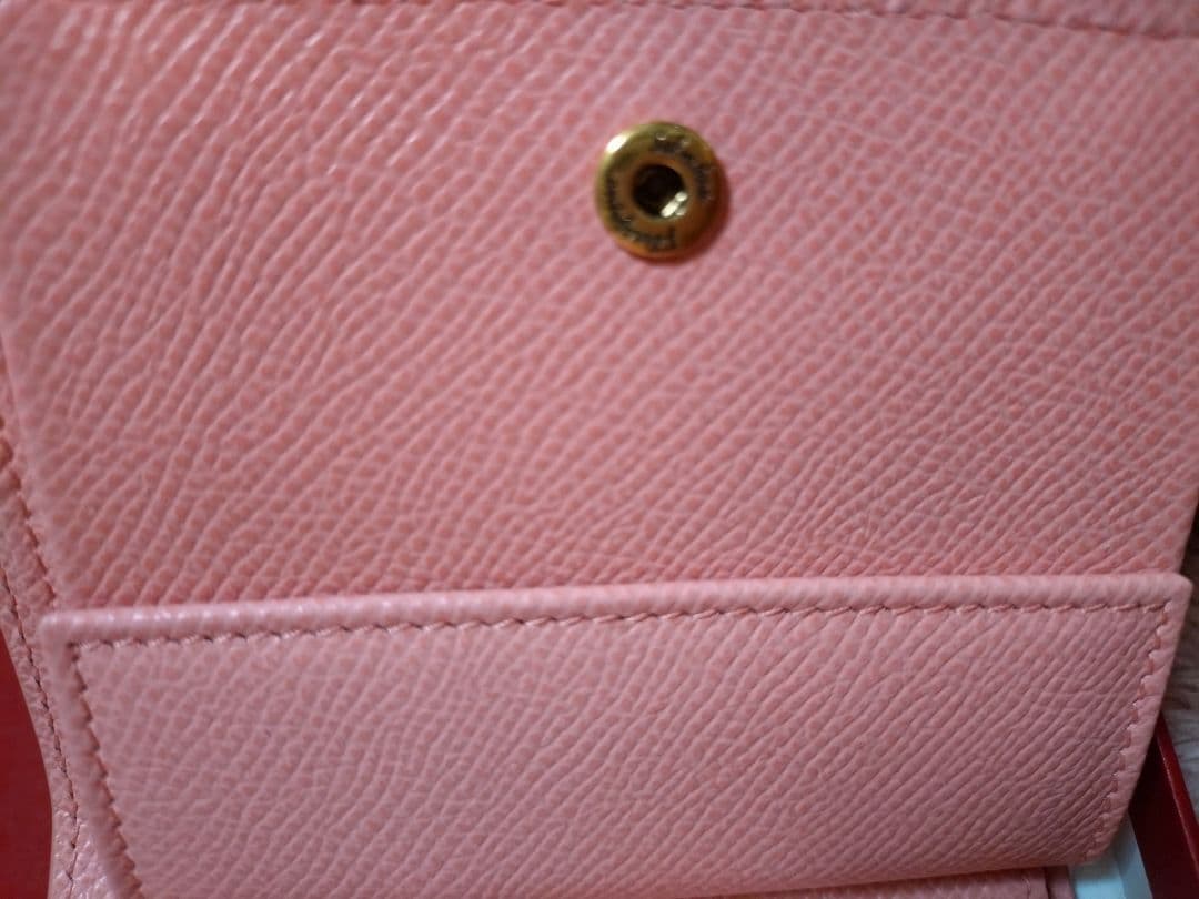 【新品未使用】Salvatore Ferragamo フェラガモ 財布 ピンク