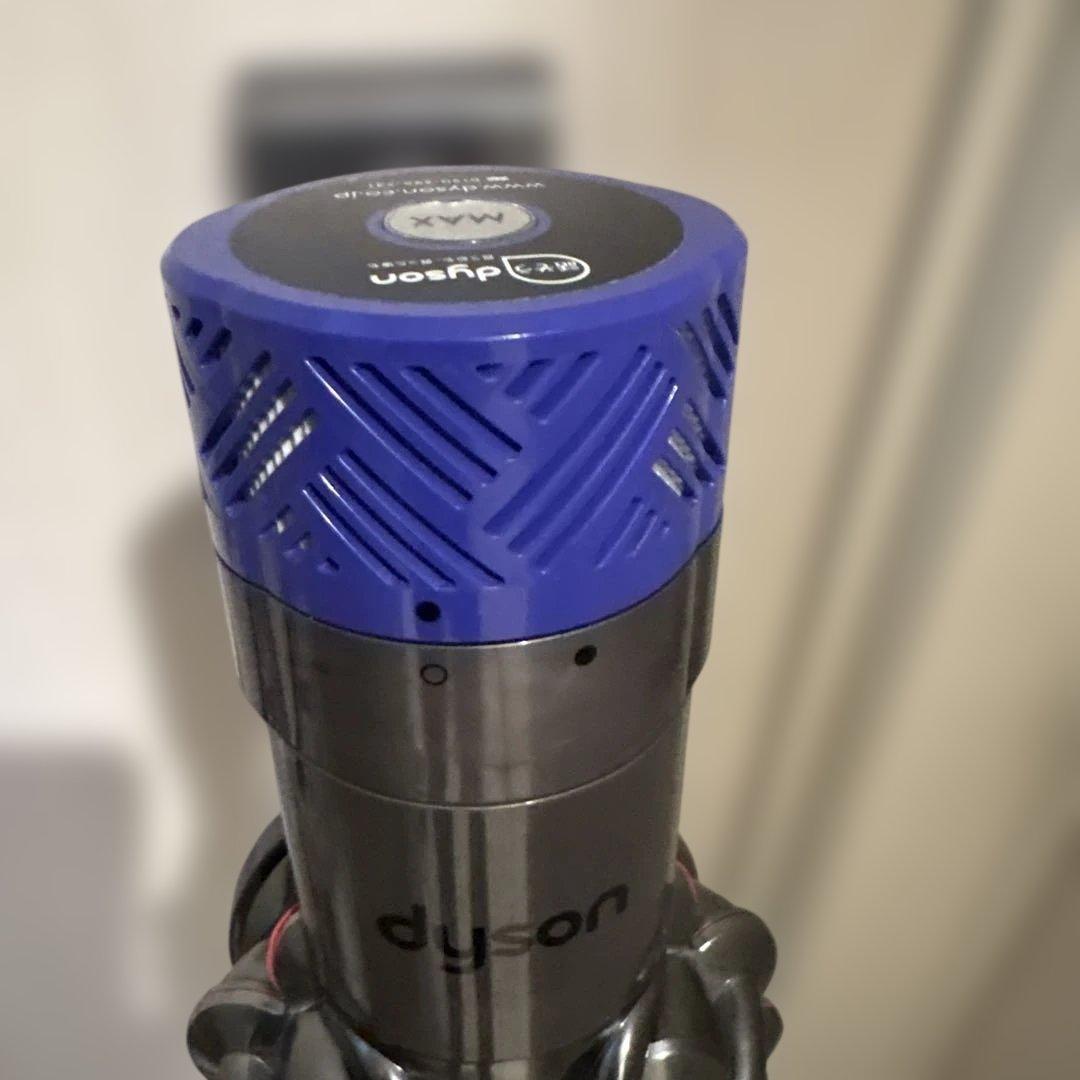 dyson v6fluffy+ スティッククリーナー本体と付属品　美品