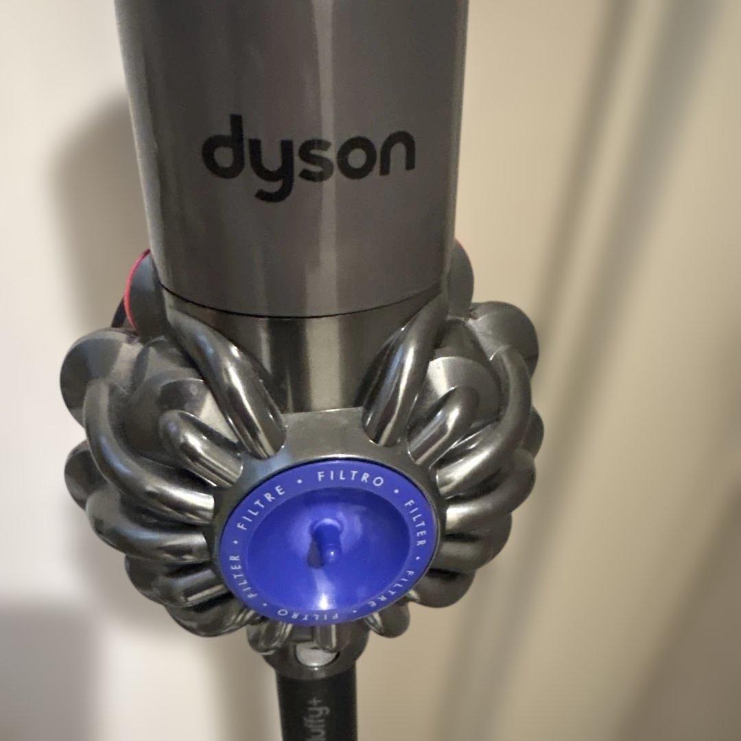 dyson v6fluffy+ スティッククリーナー本体と付属品　美品