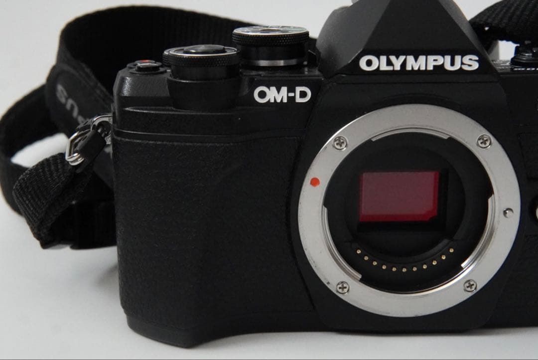 OLYMPUS OM-D E-M10 MarkIII 42.5mmF1.7レンズ