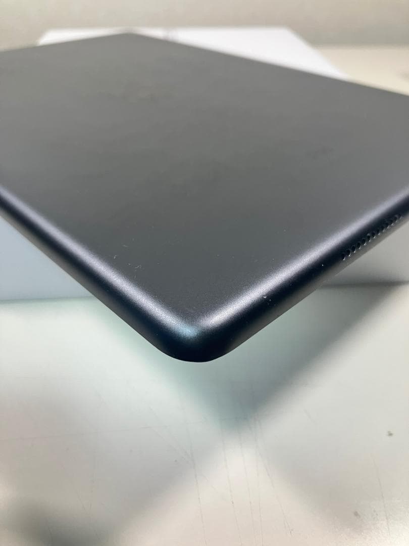 iPad 第7世代　32GB グレイ　Wi-Fiモデル　カバーガラス付