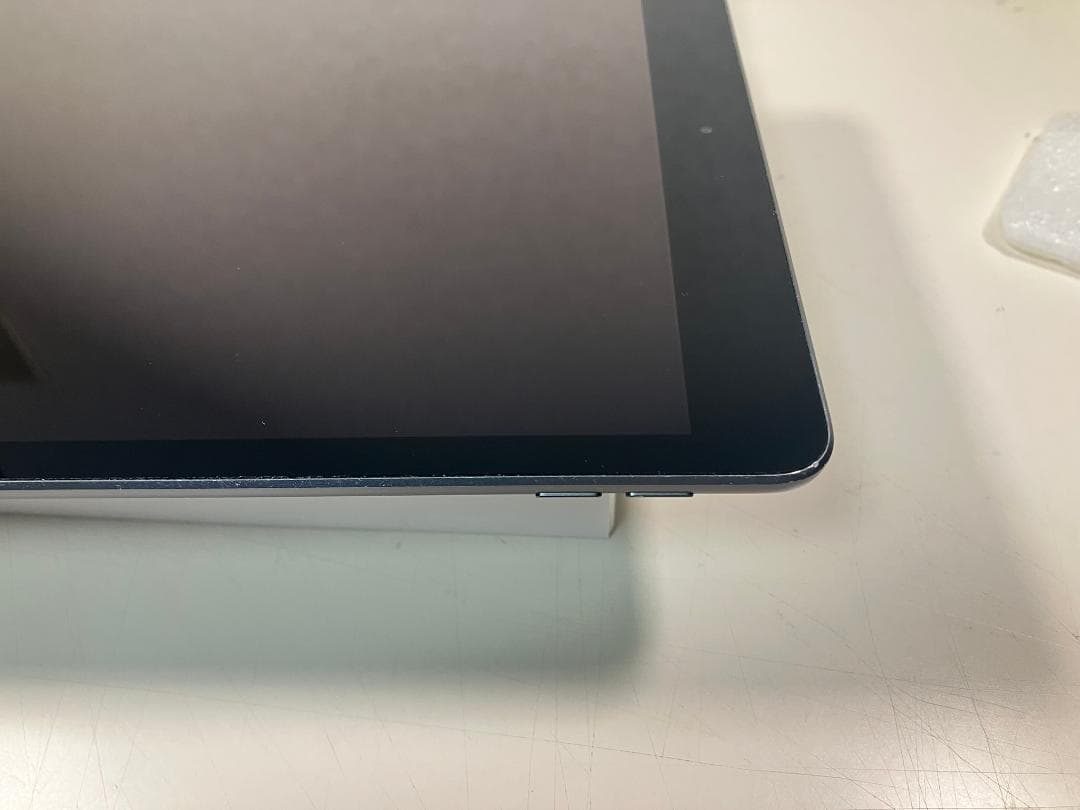 iPad 第7世代　32GB グレイ　Wi-Fiモデル　カバーガラス付