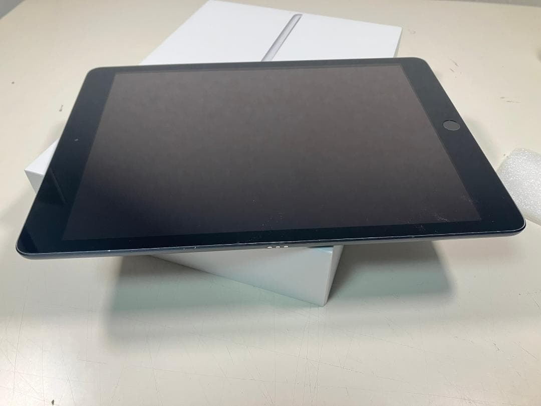 iPad 第7世代　32GB グレイ　Wi-Fiモデル　カバーガラス付