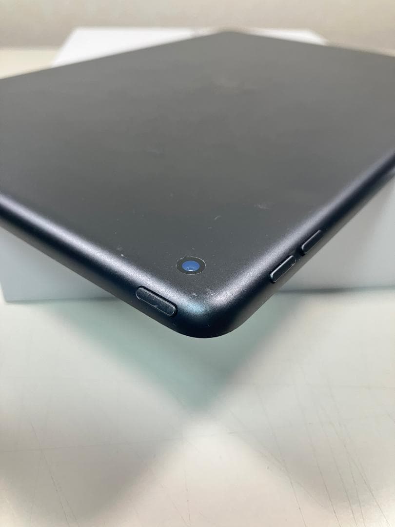 iPad 第7世代　32GB グレイ　Wi-Fiモデル　カバーガラス付