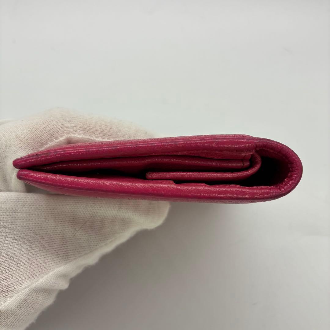 良品】プラダ　二つ折り財布　小銭入れ付き　ピンク　レザー　ゴールド金具