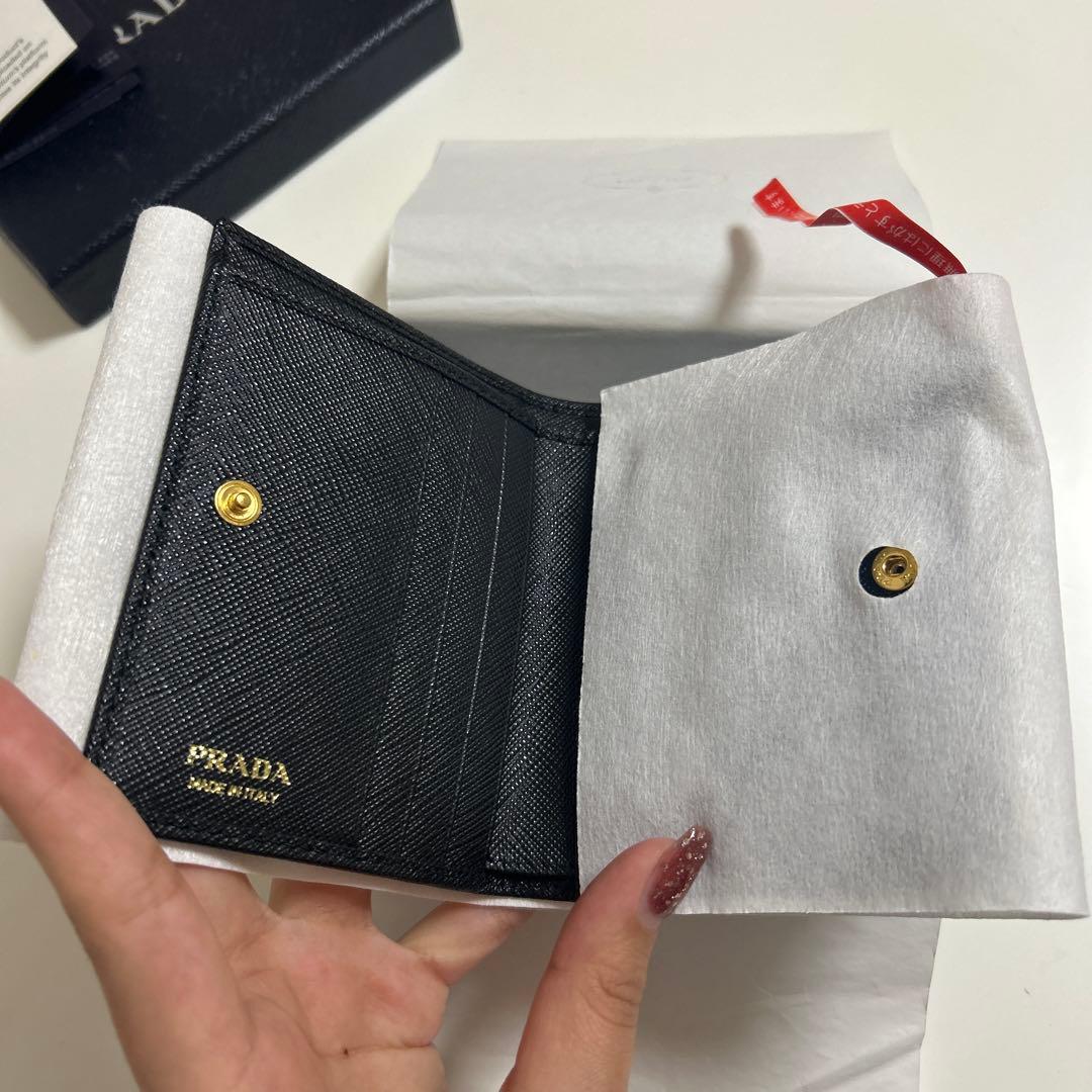 PRADA ギフトボックス付き 二つ折り財布