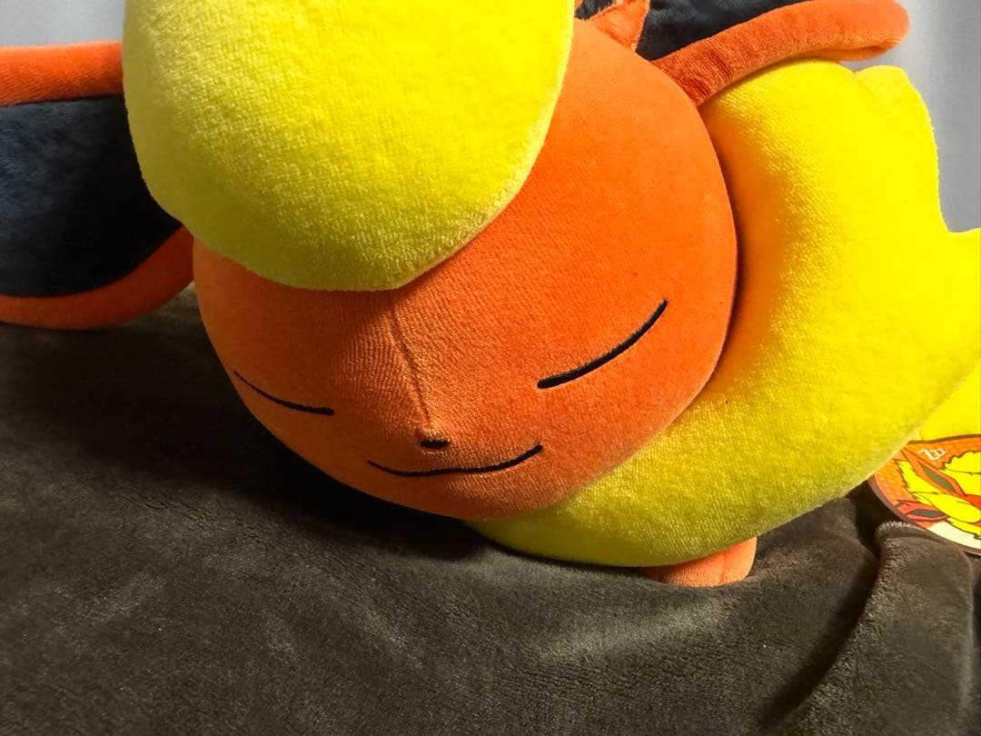 すやすやブースターぬいぐるみ ポケモンセンター限定商品　タグ付き