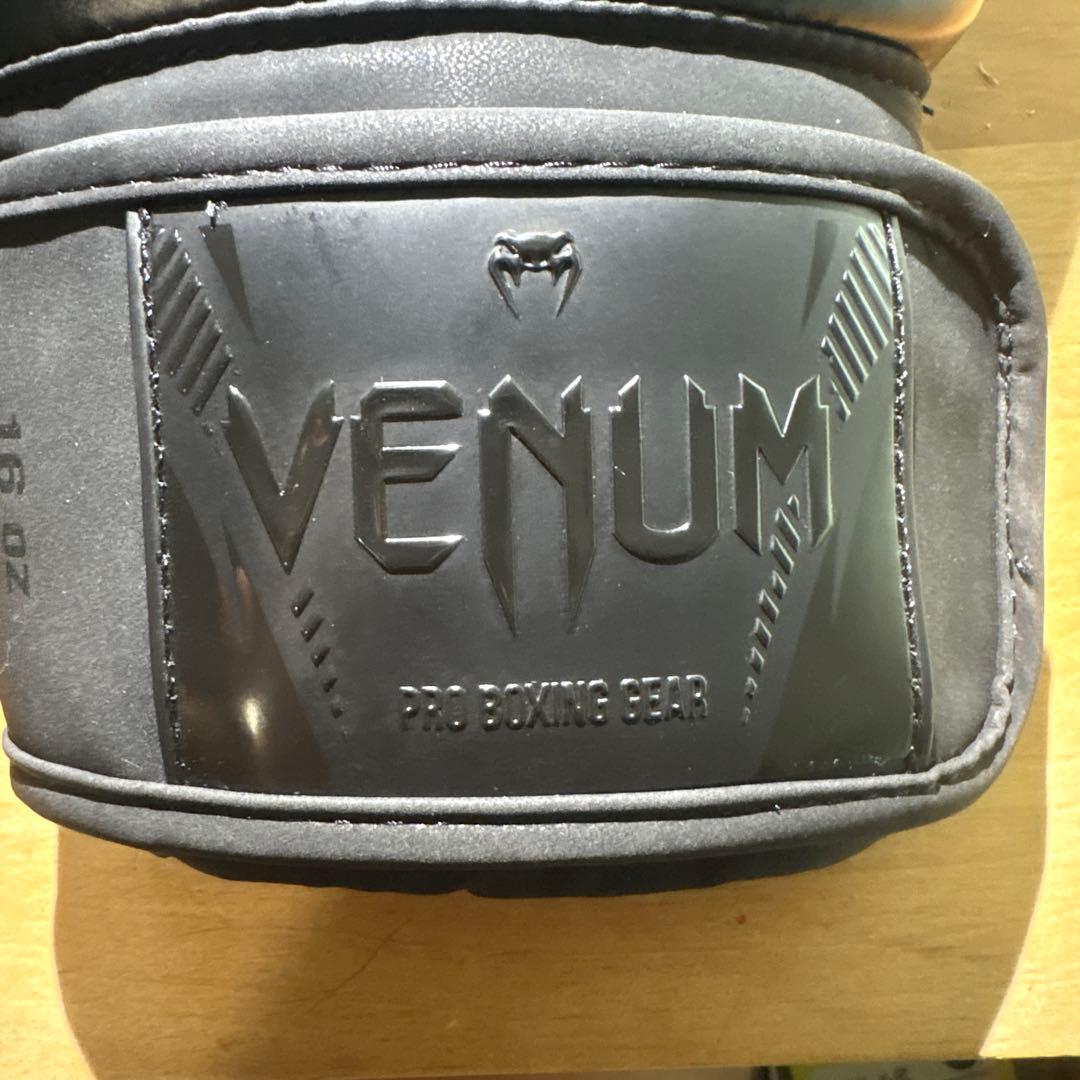 【最終値下げ】VENUM 16 oz ブラック プロボクシンググローブ