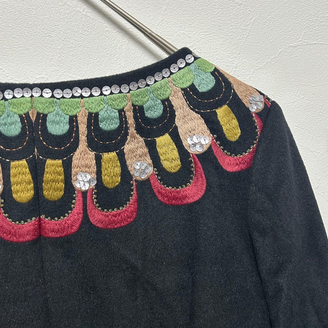 ホコモモラ　ノーカラーコート　ドレスコート　アンゴラ混　刺繍　Aライン