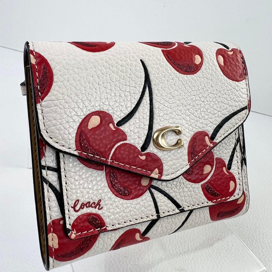 【未使用級】COACH 三つ折り財布 ウィン ウォレット チェリー さくらんぼ