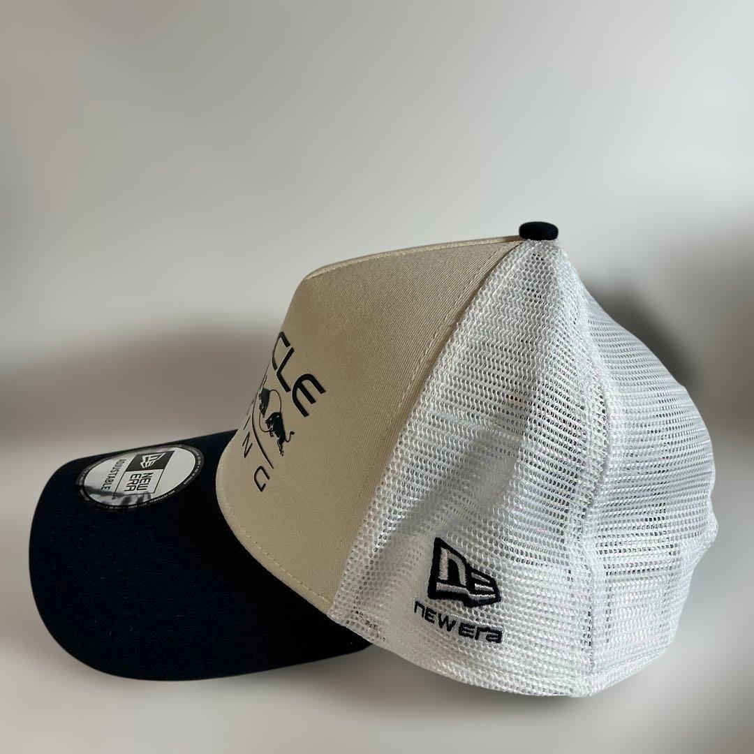 オラクル レッドブルレーシング NewEra トラッカー キャップ　クリーム/紺