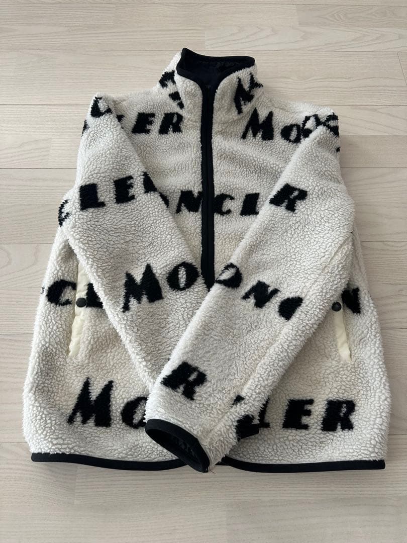 MONCLERフリースリバーシブルジャケット