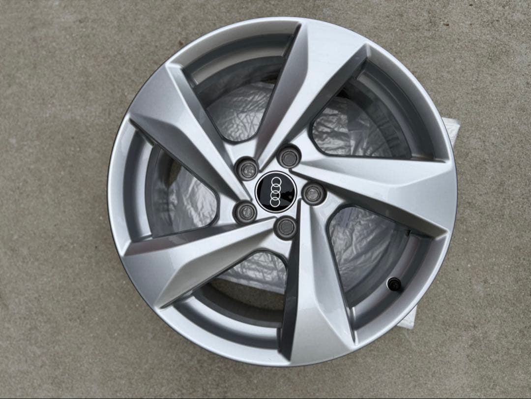 【Audi Q3純正18インチホイール】ガリキズなし、美品4本セット