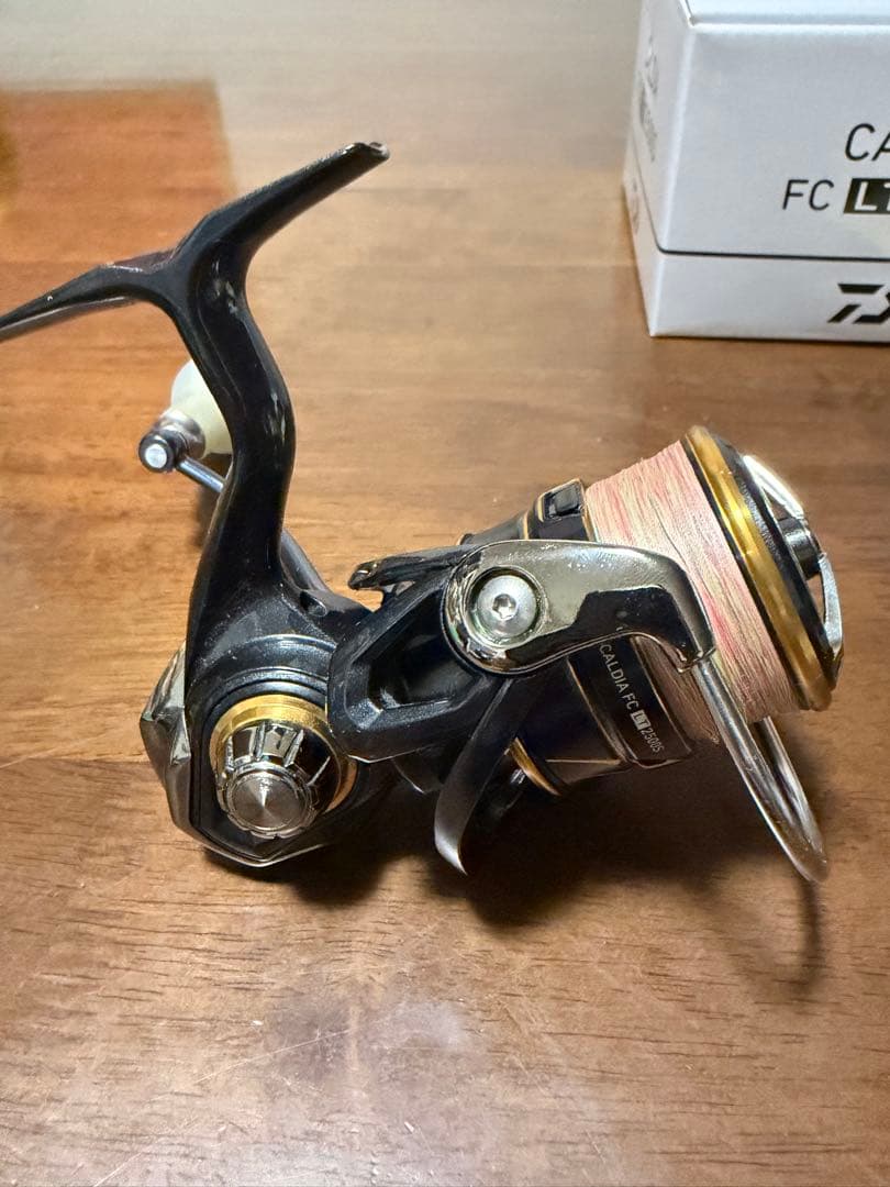 週末値下げ致します！ダイワ21カルディアFC LT2500S ゴメクサスノブ付
