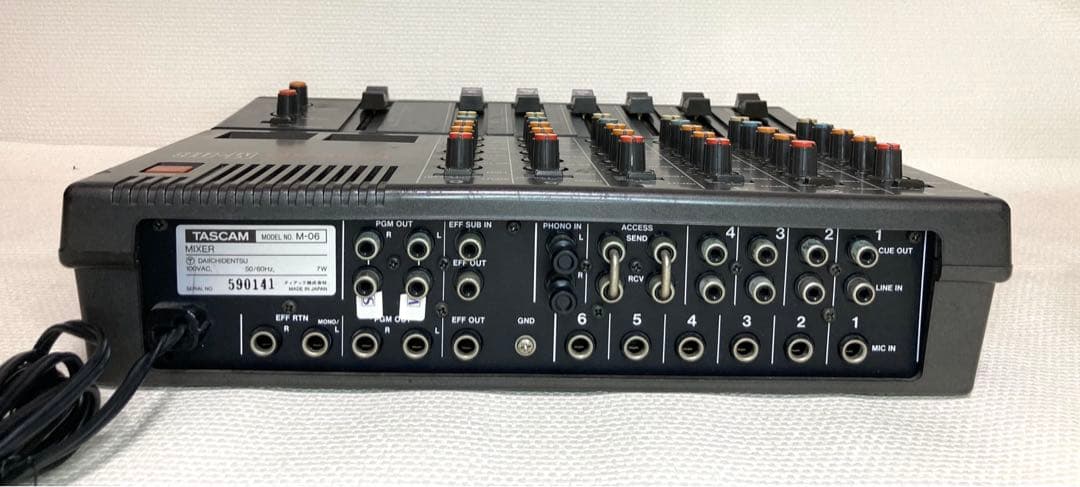 TASCAM M-06 アナログミキサー