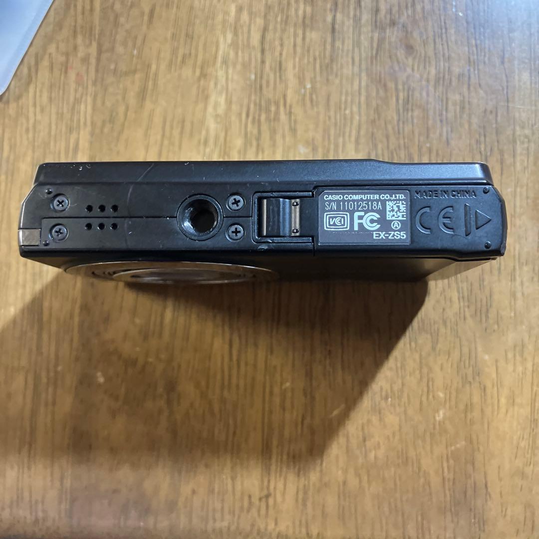 CASIO EXILIM EX-ZS5 デジタルカメラ　バッテリー2個充電器付き